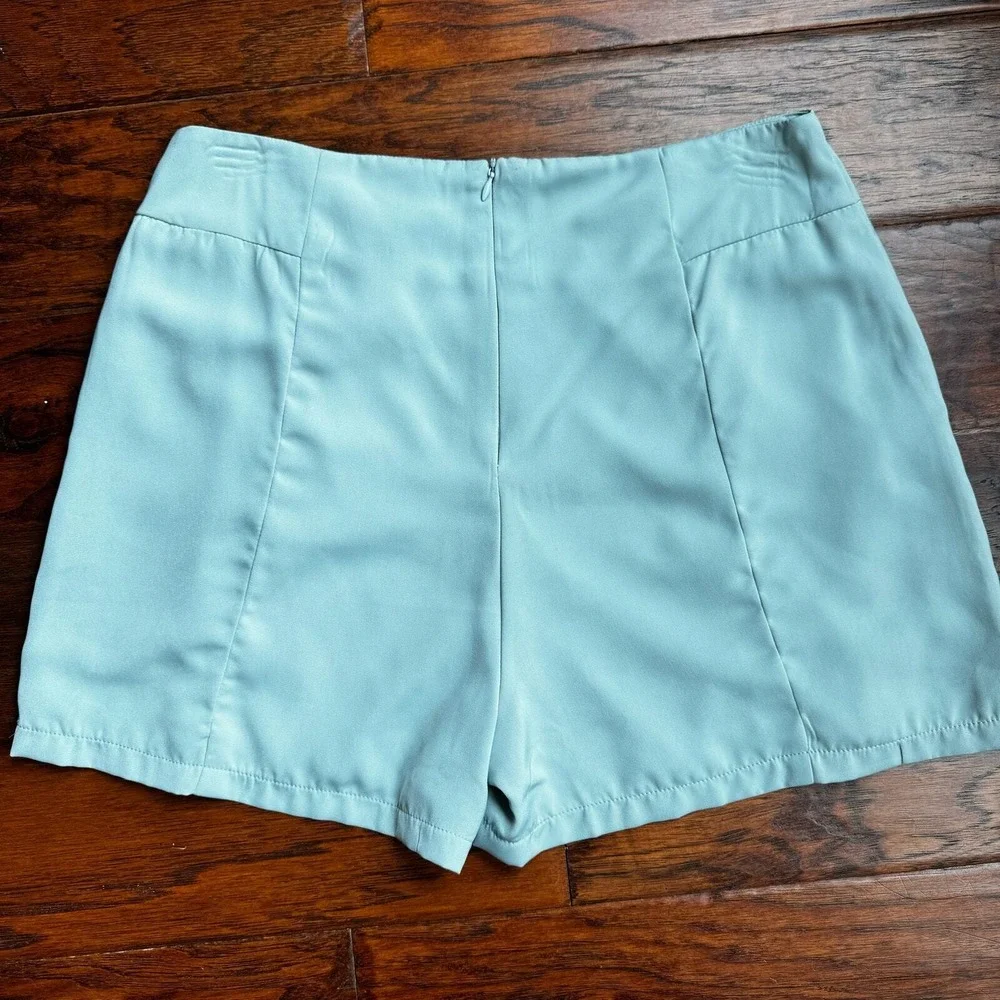 She + Sky Boutique Seafoam‎ Mint High Waist Shorts Back Zip Women's SZ L New